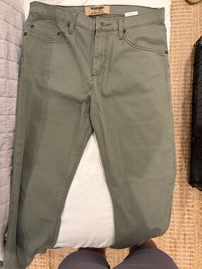 Wrangler Men's Premium Performance Tough Comfort Cowboy Cut Regular Fit Canvas